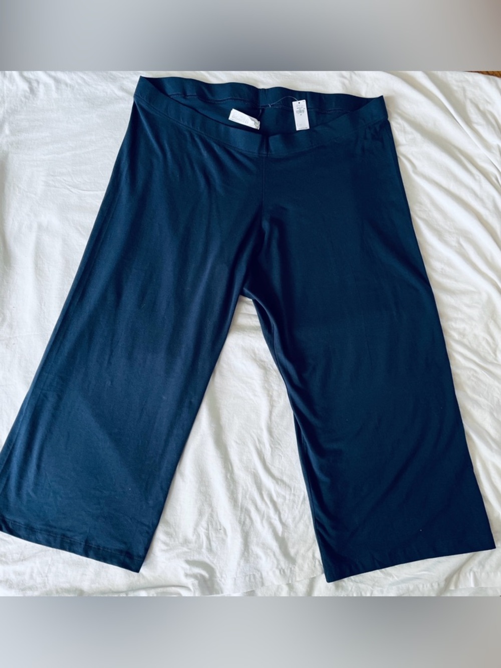 Old Navy wide leg, stretch Capri pants, dark blue NWTG no pockets